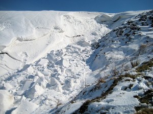 The snowdrift viewed from the bottom of the hill