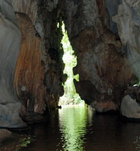 Valle de Vinales caves