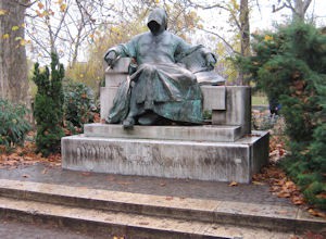 statue_of_anonymous